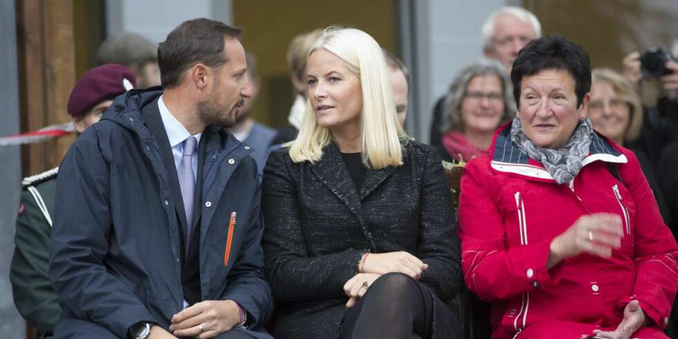 I STEIGEN: Haakon og Mette-Marit satt sammen med Hill-Marta Solberg, som er fylkesmann i Nordland. I STEIGEN: Haakon og Mette-Marit satt sammen med Hill-Marta Solberg, som er fylkesmann i Nordland.