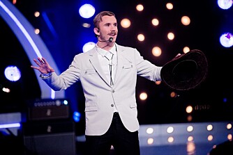 SHOWMANN: Stian leder TV 2-suksessen «Idol» og kan kunsten å underholde et publikum. SHOWMANN: Stian leder TV 2-suksessen «Idol» og kan kunsten å underholde et publikum.