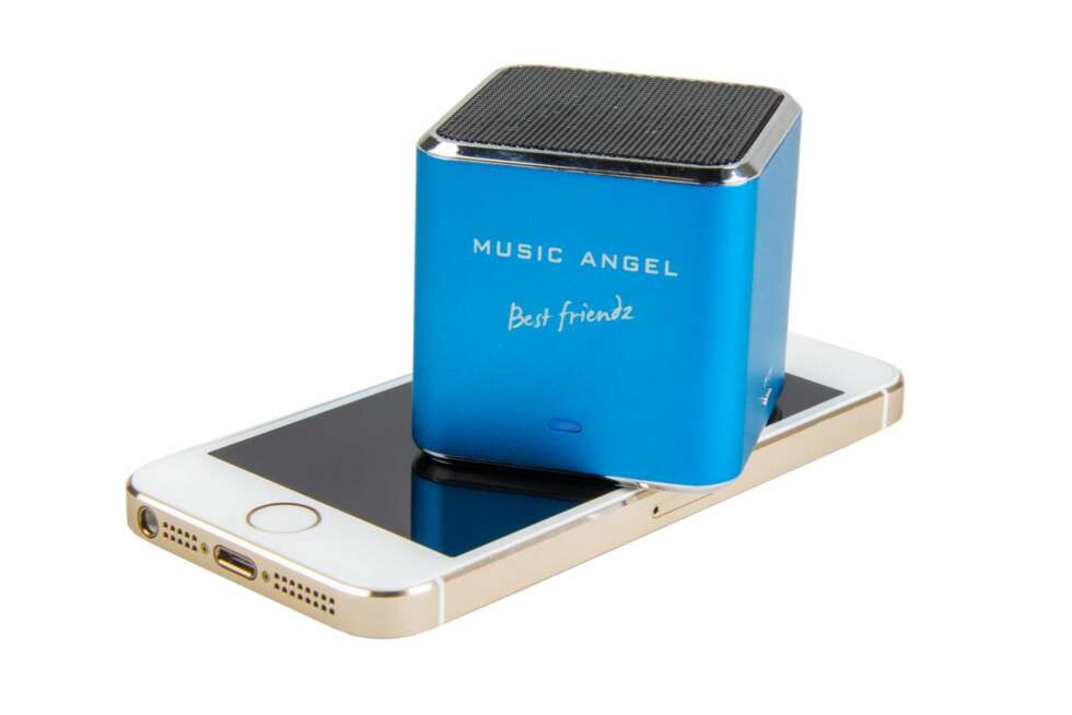 LITEN: Nye Music Angel Best Friendz er mindre enn forgjengeren. Den er helt kvadratisk og måler 5 x 5 x 5 centimeter. LITEN: Nye Music Angel Best Friendz er mindre enn forgjengeren. Den er helt kvadratisk og måler 5 x 5 x 5 centimeter.