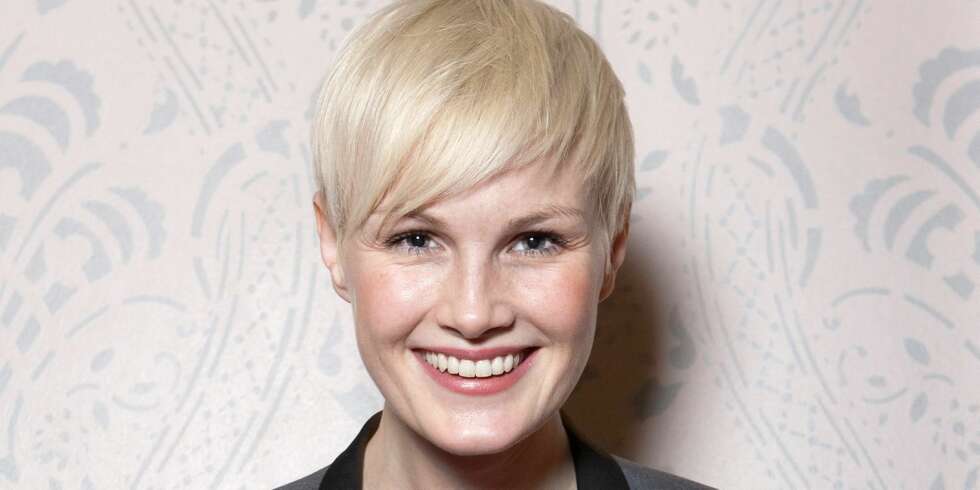 LYSLUGG: Lena Kristin Ellingsen er tilbake som vi best kjenner henne - som blondine. LYSLUGG: Lena Kristin Ellingsen er tilbake som vi best kjenner henne - som blondine.