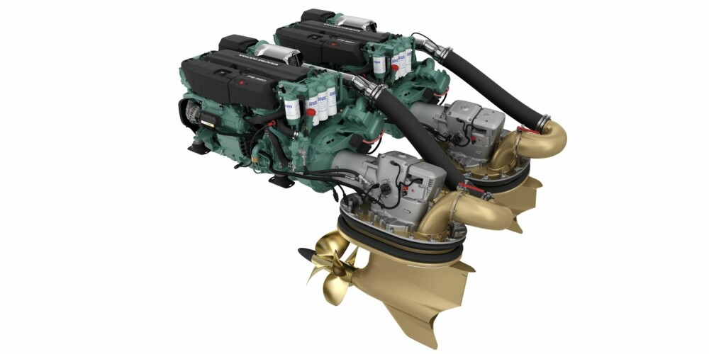 IMPONERENDE: IPS950 systemet ser imponerende ut, og gjør solid inntrykk når du kjører med tilsammen 1450 hk og dreiemoment på 4880 Nm. FOTO: Volvo Penta IMPONERENDE: IPS950 systemet ser imponerende ut, og gjør solid inntrykk når du kjører med tilsammen 1450 hk og dreiemoment på 4880 Nm. FOTO: Volvo Penta