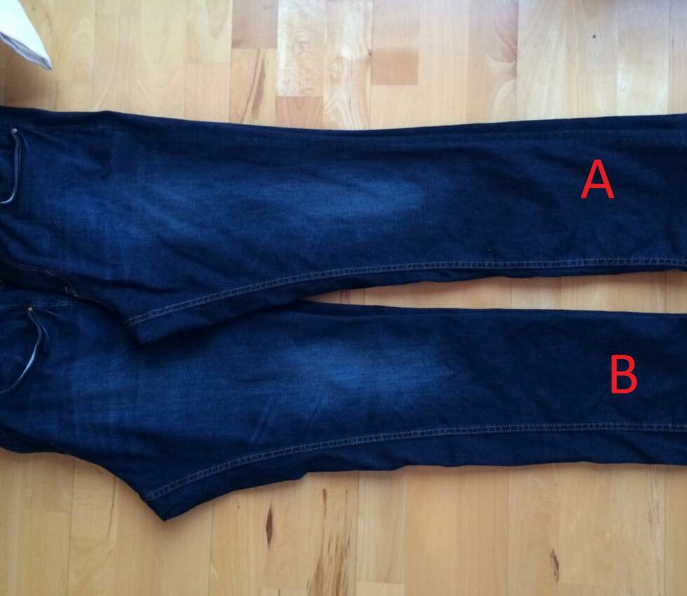 INTENSITET: Selv om blåfargen i en jeans aldri egentlig blir lysere, så mister den intenisiteten sin og virker derfor blass. Jeans A som ble lagt i saltbad har sterkere intensitet enn jeans B som ble vasket normalt - og det etter kun én vask! INTENSITET: Selv om blåfargen i en jeans aldri egentlig blir lysere, så mister den intenisiteten sin og virker derfor blass. Jeans A som ble lagt i saltbad har sterkere intensitet enn jeans B som ble vasket normalt - og det etter kun én vask!