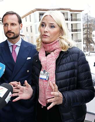 Trives i Davos: Haakon og Mette-Marit har etter hvert gjort det til en tradisjon å delta på World Economic Forum i Davos. Kronprinsen var der første gang i 2005. Trives i Davos: Haakon og Mette-Marit har etter hvert gjort det til en tradisjon å delta på World Economic Forum i Davos. Kronprinsen var der første gang i 2005.