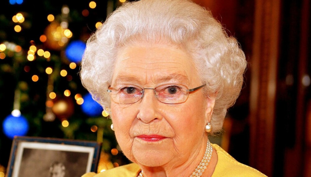 GLAD I NØTTER: Dronning Elisabeth er ikke nådig hvis hun oppdager at noen forsyner seg av nøttene hennes. GLAD I NØTTER: Dronning Elisabeth er ikke nådig hvis hun oppdager at noen forsyner seg av nøttene hennes.