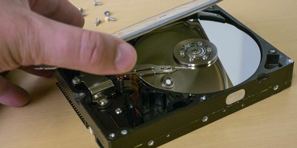 SKJULT SKATT: Ikke kast en gammel harddisk før du har tatt ut "skatten" som befinner seg på innsiden av harddisken. SKJULT SKATT: Ikke kast en gammel harddisk før du har tatt ut "skatten" som befinner seg på innsiden av harddisken.