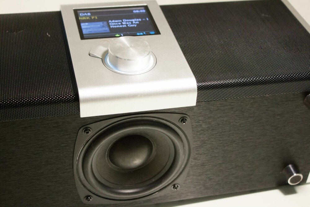BASS: Amadeus Lacuna Large har en subwoofer gjemt på på undersiden. BASS: Amadeus Lacuna Large har en subwoofer gjemt på på undersiden.