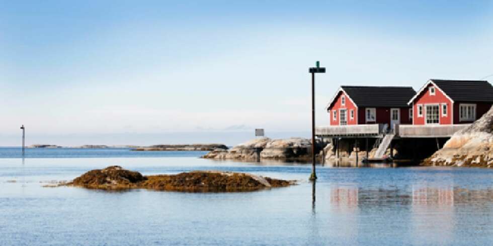 UT MOT HAVET: Å trekke ut i skjærgården er svært populært sommerstid. De små kystlandsbyene på holmer og skjær er både verdsatt og velholdt. UT MOT HAVET: Å trekke ut i skjærgården er svært populært sommerstid. De små kystlandsbyene på holmer og skjær er både verdsatt og velholdt.
