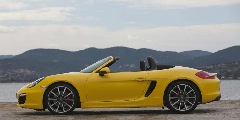 VINNERKANDIDAT: Porsche Boxster er med i hovedklassen og i Performance-klassen i World Car of the Year. FOTO: Porsche VINNERKANDIDAT: Porsche Boxster er med i hovedklassen og i Performance-klassen i World Car of the Year. FOTO: Porsche