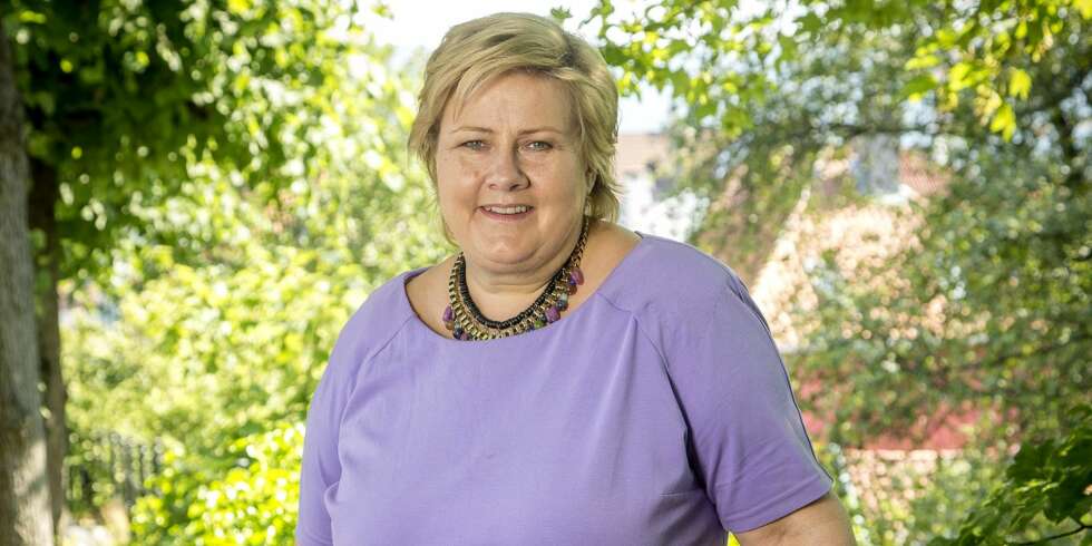 DRAR UTENLANDS: Erna Solberg skal ikke bare feriere i Norge. Turen går også til et hemmelig sted i utlandet. ¿ Vi skal til et sted som har god mat og fint språk, sier statsministeren. DRAR UTENLANDS: Erna Solberg skal ikke bare feriere i Norge. Turen går også til et hemmelig sted i utlandet. ¿ Vi skal til et sted som har god mat og fint språk, sier statsministeren.