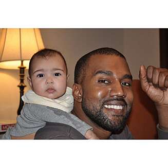 Kanye West og datteren North West (1). Kanye West og datteren North West (1).