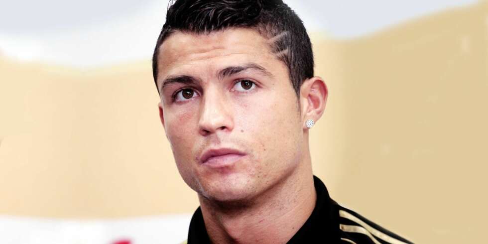 SCORER FOR PAPPA: På sin Twitter-konto har Ronaldo tidligere skrevet at hver gang han scorer, dedikerer han målet til sin avdøde far. SCORER FOR PAPPA: På sin Twitter-konto har Ronaldo tidligere skrevet at hver gang han scorer, dedikerer han målet til sin avdøde far.