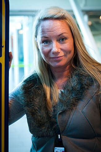 SLIK PAKKER DU: Silje N. Thoresen ved Moss Rygge flyplass forteller deg hvordan du skal komme trygt gjennom sikkerhetskontrollen med håndbagasje. FOTO: Marie Moen Kingsrød SLIK PAKKER DU: Silje N. Thoresen ved Moss Rygge flyplass forteller deg hvordan du skal komme trygt gjennom sikkerhetskontrollen med håndbagasje. FOTO: Marie Moen Kingsrød