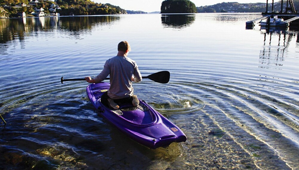 SUP: SUP - eller Stand Up Paddling board - har sitt opphav på Hawaii og er en av verdens raskest voksende sporter. Nå lanseres det første SUP-brettet i den norske vannsportserien Seasy. SUP: SUP - eller Stand Up Paddling board - har sitt opphav på Hawaii og er en av verdens raskest voksende sporter. Nå lanseres det første SUP-brettet i den norske vannsportserien Seasy.