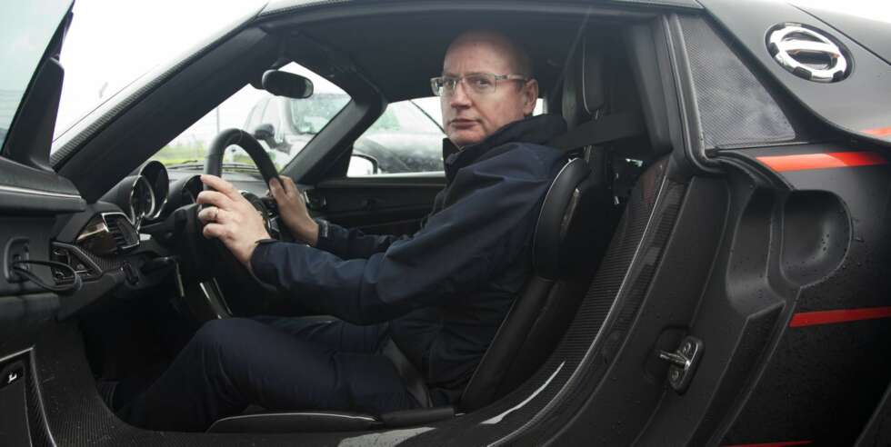 FORSIKTIG NÅ: Paul Horrell kjører Porsches 918-prototyp nr 25. Veldig forsiktig. FOTO: Lee Brimble FORSIKTIG NÅ: Paul Horrell kjører Porsches 918-prototyp nr 25. Veldig forsiktig. FOTO: Lee Brimble