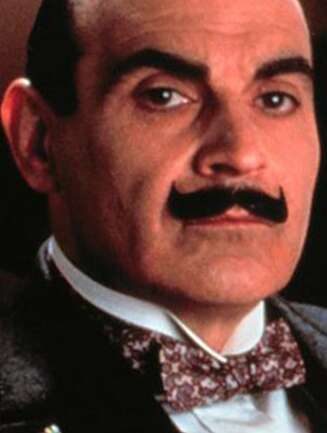 TV-BART: David Suchet har rollen som detektiven Hercule Poirot.
(Foto: ITV/Granada/NRK) TV-BART: David Suchet har rollen som detektiven Hercule Poirot.
(Foto: ITV/Granada/NRK)