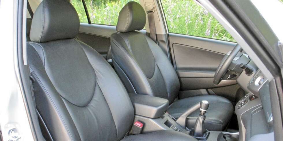 KOMFORT: Den nyeste Toyota RAV4 er mer komfortabel og forfinet innvendig enn forgjengeren. KOMFORT: Den nyeste Toyota RAV4 er mer komfortabel og forfinet innvendig enn forgjengeren.