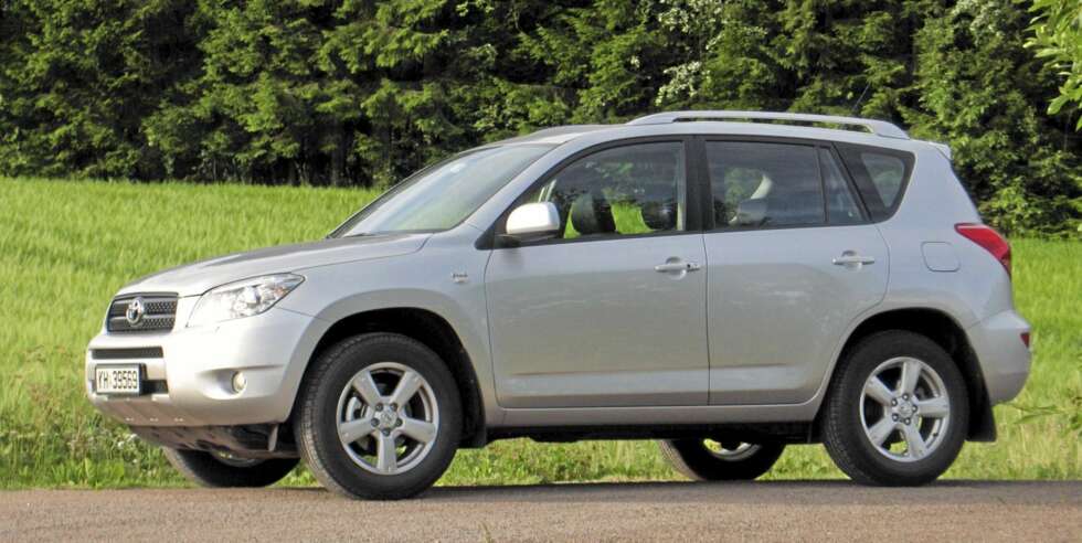 KOMPAKT: Bilen er ikke av de lengste SUV-modellene, noe som gir middels plassforhold i baksetet og bagasjerommet. KOMPAKT: Bilen er ikke av de lengste SUV-modellene, noe som gir middels plassforhold i baksetet og bagasjerommet.