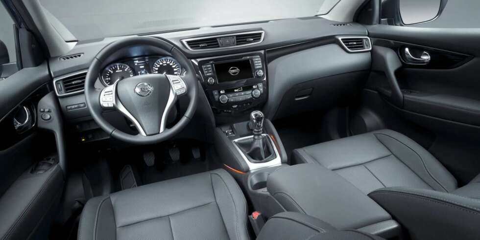 NY VÅR: Nissan garanterer bedre materialkvalitet og et mer spennende interiør i nye Qashqai. Og ja, det ser bedre ut. Likevel er vi spent på å se det live. NY VÅR: Nissan garanterer bedre materialkvalitet og et mer spennende interiør i nye Qashqai. Og ja, det ser bedre ut. Likevel er vi spent på å se det live.