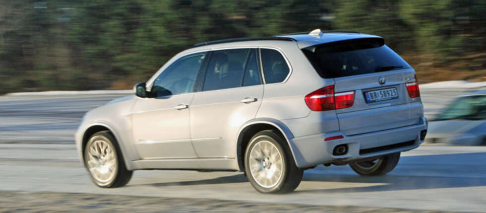 KJØRER GODT: BMW X5 er den SUV-en som minner mest om en mindre bil når det kommer til kjøreegenskaper. KJØRER GODT: BMW X5 er den SUV-en som minner mest om en mindre bil når det kommer til kjøreegenskaper.