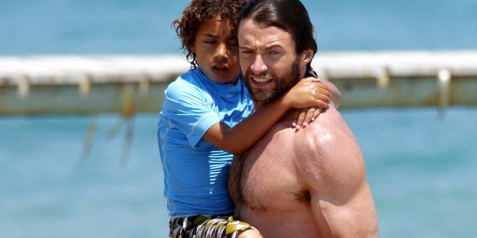 I PAPPAS TRYGGE FAVN: Hugh Jackman fikk panikk da han ikke kunne finne sønnen Oscar hverken på lekeplassen eller stranden. Her fra en tidligere anledning. I PAPPAS TRYGGE FAVN: Hugh Jackman fikk panikk da han ikke kunne finne sønnen Oscar hverken på lekeplassen eller stranden. Her fra en tidligere anledning.