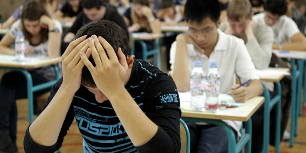 DÅRLIG DAG: Man kan være uheldig med oppgaven eller ha en dårlig dag på eksamen og da er det fint å vite at man kan klage. Husk at fristen er tre uker på høyskoler og universitet og ti dager på videregående skole. DÅRLIG DAG: Man kan være uheldig med oppgaven eller ha en dårlig dag på eksamen og da er det fint å vite at man kan klage. Husk at fristen er tre uker på høyskoler og universitet og ti dager på videregående skole.