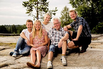 POPULÆR: Marthe Sveberg har ledet «Jakten på kjærligheten» de siste tre årene. Her med bøndene Øyvind Leine Thune (t.v.), Ane Furusæter, Thor Gunnar Tangen og Lars Tomas Sletten Kapelrud. POPULÆR: Marthe Sveberg har ledet «Jakten på kjærligheten» de siste tre årene. Her med bøndene Øyvind Leine Thune (t.v.), Ane Furusæter, Thor Gunnar Tangen og Lars Tomas Sletten Kapelrud.