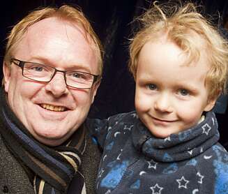 STOLT PAPPA: Per Sandberg og sønnen Jakob. (Foto: Tom Hansen) STOLT PAPPA: Per Sandberg og sønnen Jakob. (Foto: Tom Hansen)