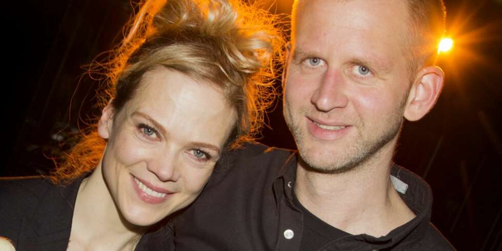 LETTET: Ane Dahl Torp og Sjur Miljeteig etter premieren på Det Norske Teatret. (Foto: Morten Bendiksen) LETTET: Ane Dahl Torp og Sjur Miljeteig etter premieren på Det Norske Teatret. (Foto: Morten Bendiksen)