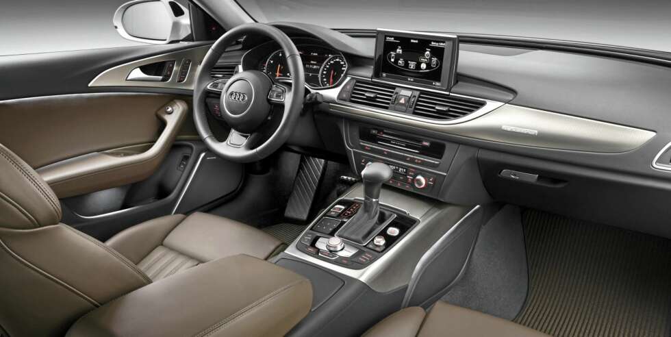 INTERIØR: Innvendig er Audi A6 Allroad i hovedsak lik en vanlig A6 Avant, men fargetoner og listverk er annerledes. FOTO: Audi INTERIØR: Innvendig er Audi A6 Allroad i hovedsak lik en vanlig A6 Avant, men fargetoner og listverk er annerledes. FOTO: Audi