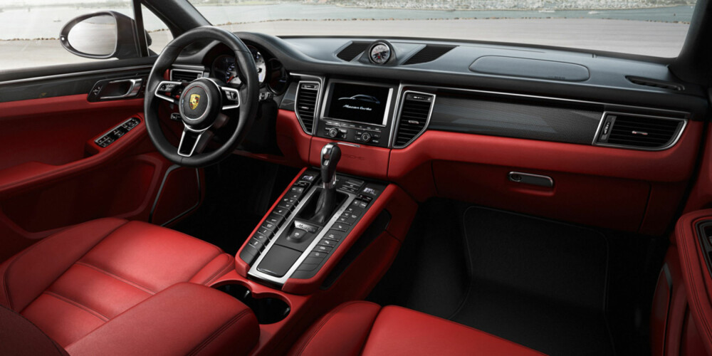 STRØKENT: Førermiljø fra Porsche Macan Turbo. FOTO: Porsche STRØKENT: Førermiljø fra Porsche Macan Turbo. FOTO: Porsche