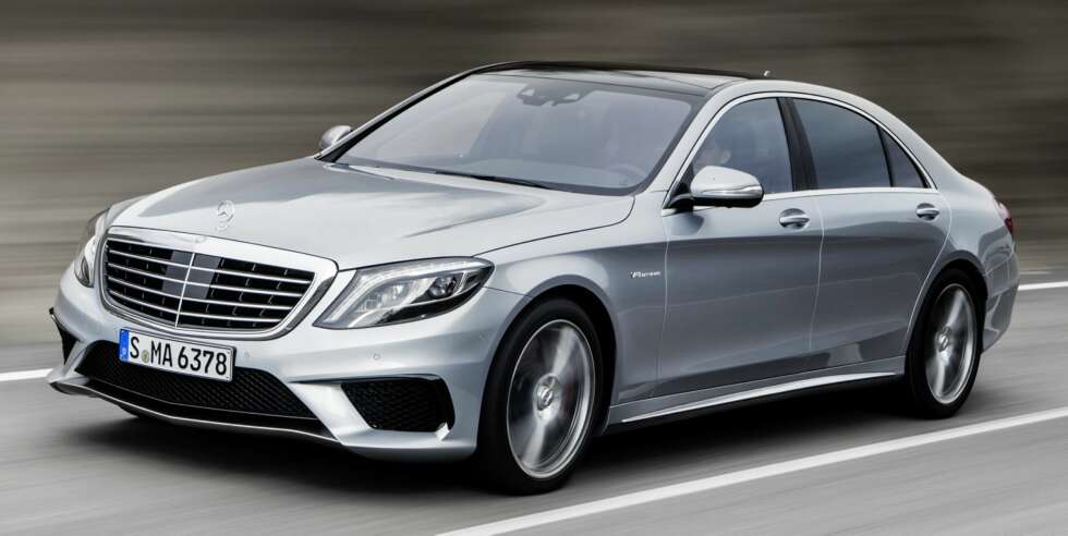 RIVALEN: Mercedes S 63 AMG (med Performance-pakke) yter 571 hk og 900 Nm. Den gjør 0-100 km/t på 4,4 sekunder. FOTO: Daimler AG RIVALEN: Mercedes S 63 AMG (med Performance-pakke) yter 571 hk og 900 Nm. Den gjør 0-100 km/t på 4,4 sekunder. FOTO: Daimler AG