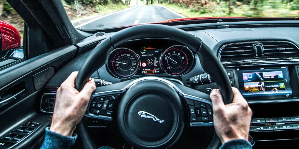 JAGUAR XE: Interiøret er bare lekkert. Mykt skinn og myk plast i god kvalitet bør tåle tidens tann bra. JAGUAR XE: Interiøret er bare lekkert. Mykt skinn og myk plast i god kvalitet bør tåle tidens tann bra.