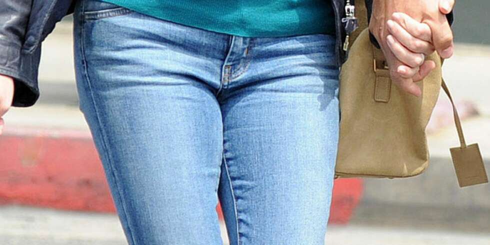 JEANSTABBE: Vasker du jeansen for ofte eller feil, kan fargen bli ujevn, buksa mister passformen og plagget blir svært lite flatterende. JEANSTABBE: Vasker du jeansen for ofte eller feil, kan fargen bli ujevn, buksa mister passformen og plagget blir svært lite flatterende.