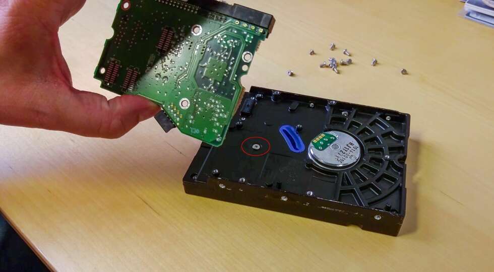 LET VIDERE: Det kreves litt mer jobb for å hente ut magnet nummer to. LET VIDERE: Det kreves litt mer jobb for å hente ut magnet nummer to.