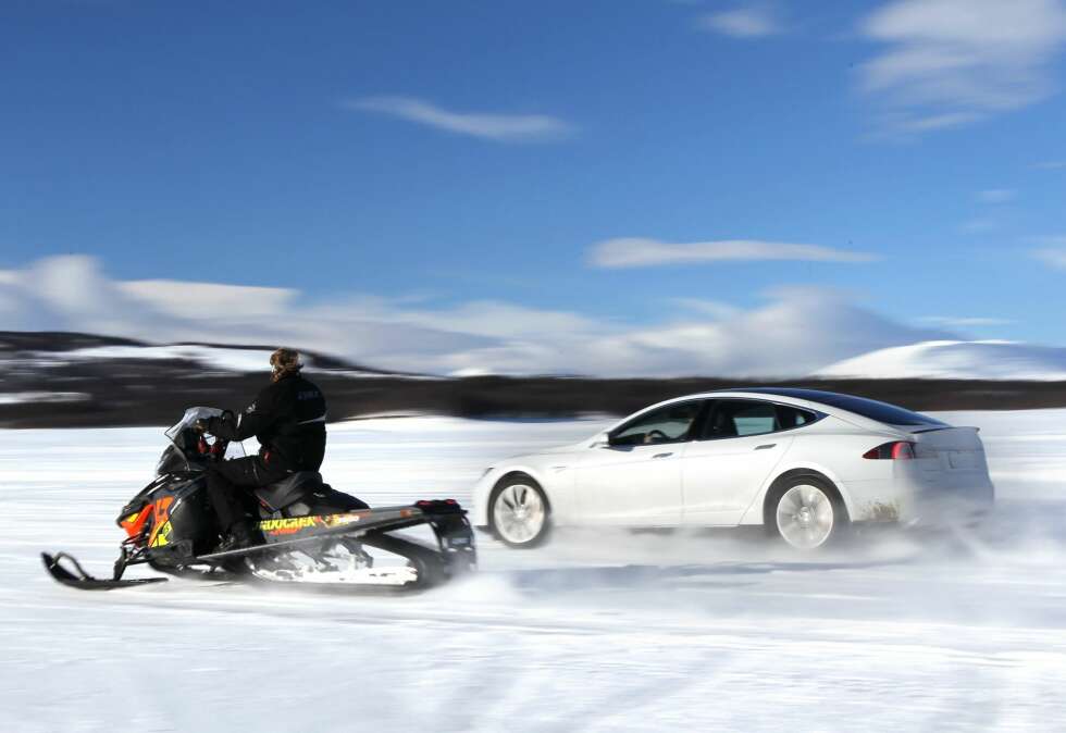 DRAGRACE: Tesla Model S P85Dhar firehjulsdrift og ekstreme krefter. FOTO: Petter Handeland DRAGRACE: Tesla Model S P85Dhar firehjulsdrift og ekstreme krefter. FOTO: Petter Handeland