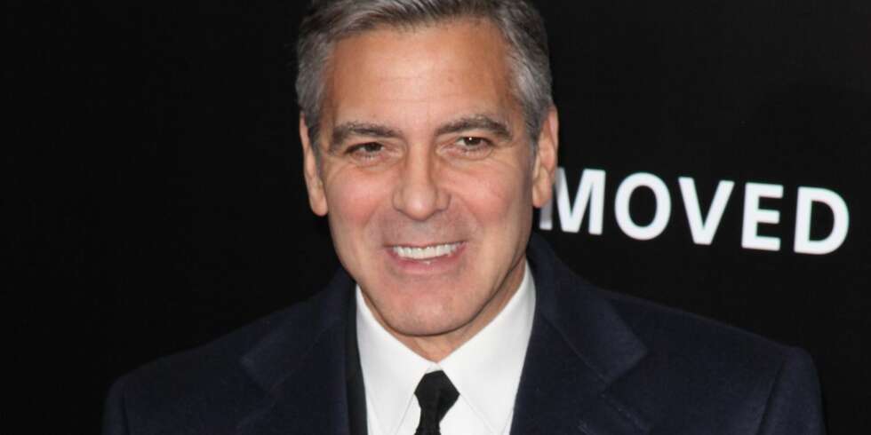 GIFTEKLAR: George Clooney skal ha fridd til sin vakre kjæreste, Amal. GIFTEKLAR: George Clooney skal ha fridd til sin vakre kjæreste, Amal.