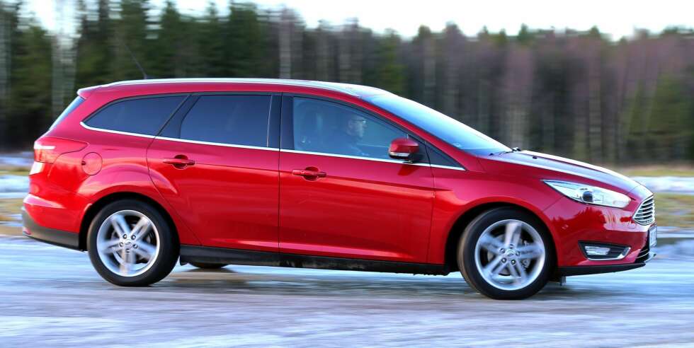 VELKJØRENDE: Bagasjerommet er ikke fullt så stort som i enkelte andre alternativer, men kjøreopplevelsen i Ford Focus er på høyt nivå. Både 1,5 diesel og 1,0 bensin er gode motorer til Focus. VELKJØRENDE: Bagasjerommet er ikke fullt så stort som i enkelte andre alternativer, men kjøreopplevelsen i Ford Focus er på høyt nivå. Både 1,5 diesel og 1,0 bensin er gode motorer til Focus.