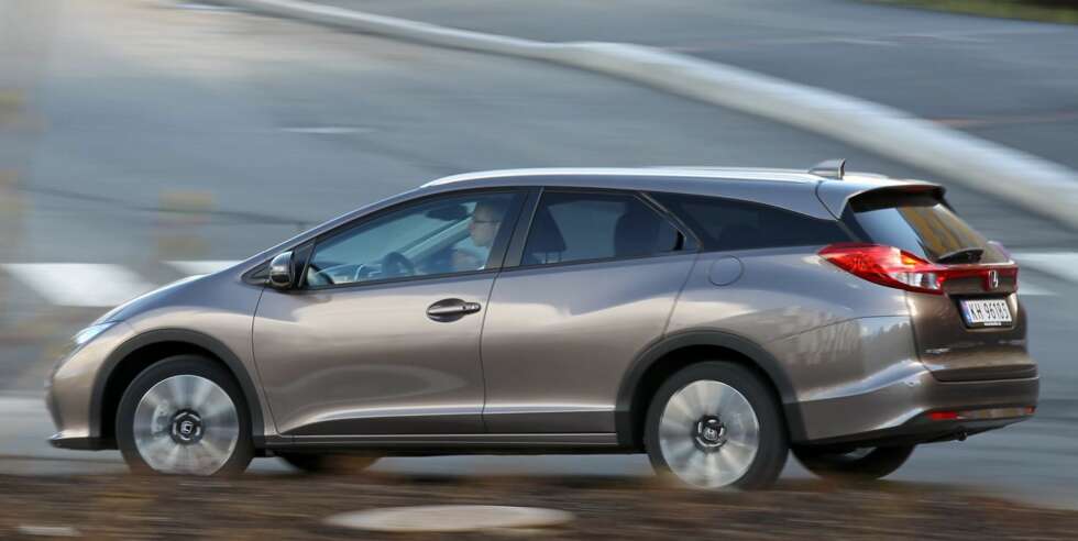 RASK OG GJERRIG: Honda Civic med 1,6-liters dieselmotor bruker svært lite drivstoff og har stort bagasjerom. RASK OG GJERRIG: Honda Civic med 1,6-liters dieselmotor bruker svært lite drivstoff og har stort bagasjerom.