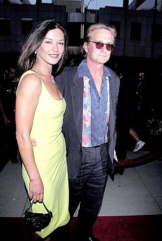 1999: SAMMEN I 15 ÅR: Catherine var 29 år da hun ble kjæreste med den da 54 år gamle Michael i mars 1999. I november året etter giftet de seg. 1999: SAMMEN I 15 ÅR: Catherine var 29 år da hun ble kjæreste med den da 54 år gamle Michael i mars 1999. I november året etter giftet de seg.