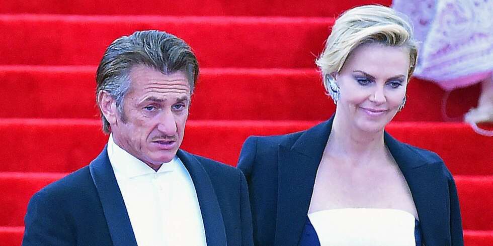 Hett par: I januar ble Sean Penn og Charlize Theron observert for første gang sammen. Siden har Hollywood-paret tatt helt av med kjærligheten til hverandre. Hett par: I januar ble Sean Penn og Charlize Theron observert for første gang sammen. Siden har Hollywood-paret tatt helt av med kjærligheten til hverandre.