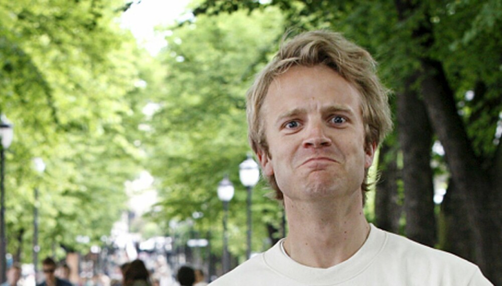 Karl Johan: - Før var det gaten jeg dro til da jeg som turist fra Hemsedal dro til Oslo. Nå er det først og fremst arbeidsplassen min, sier Erik Solbakken. Karl Johan: - Før var det gaten jeg dro til da jeg som turist fra Hemsedal dro til Oslo. Nå er det først og fremst arbeidsplassen min, sier Erik Solbakken.