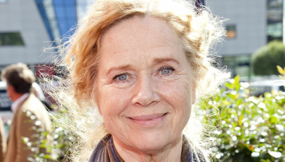 ASIA-DRAMA: Liv Ullmann ertet på seg myndighetene under et besøk i Hongkong for mange år siden. ASIA-DRAMA: Liv Ullmann ertet på seg myndighetene under et besøk i Hongkong for mange år siden.