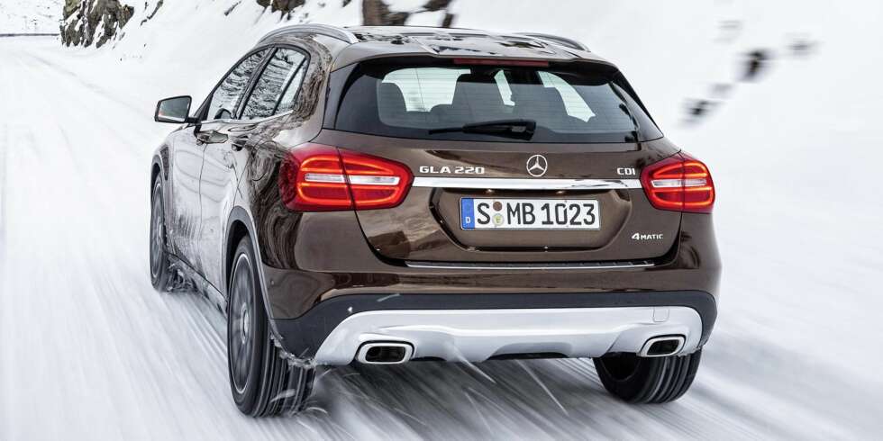 KOMPAKT-SUV: Mercedes GLA har en bakkeklaring på 13,5 centimeter. FOTO: Daimler AG KOMPAKT-SUV: Mercedes GLA har en bakkeklaring på 13,5 centimeter. FOTO: Daimler AG