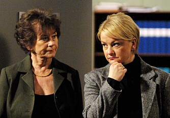 TV-SÅPE: Inger Teien i alvorlig samspill med Cæsar-kollega Anette Hoff. (Foto: TV 2) TV-SÅPE: Inger Teien i alvorlig samspill med Cæsar-kollega Anette Hoff. (Foto: TV 2)