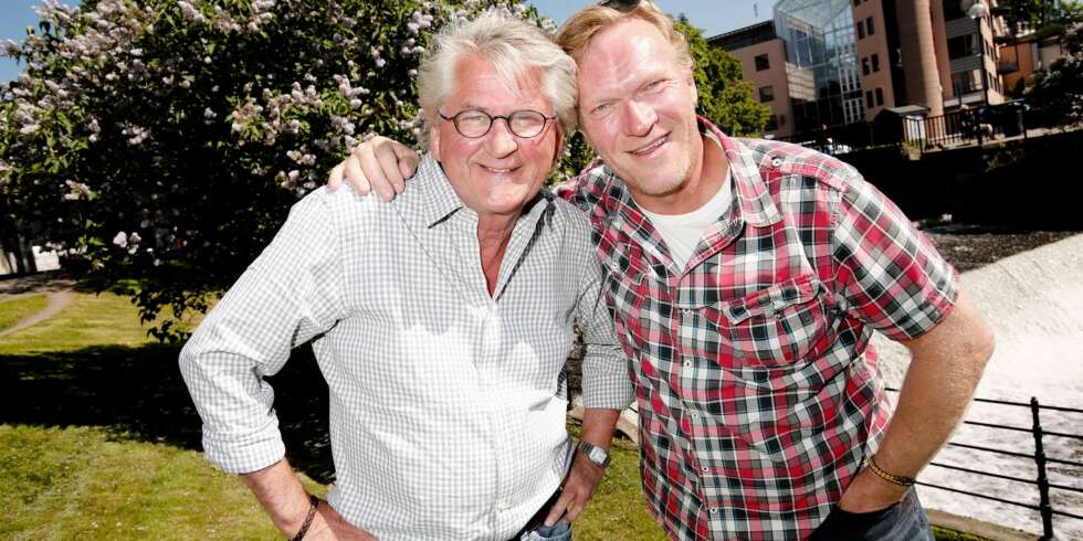 I SAMME STYKKE: - Nils og jeg har en veldig god tone. Vi kjenner hverandre privat, og konene våre er gode venninner, forteller Sven. 29. september har Riksteatret premiere på forestillingen «Litt av et par». I SAMME STYKKE: - Nils og jeg har en veldig god tone. Vi kjenner hverandre privat, og konene våre er gode venninner, forteller Sven. 29. september har Riksteatret premiere på forestillingen «Litt av et par».