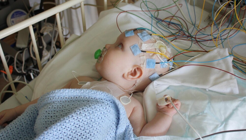MANGE TESTER: Da lille Eliisa (4) fikk den alvorlig diagnosen hjernesvulst, forsto pappa Trond Espen og mamma Maarika at det hastet med å leve. Nå måtte familien leve hver dag og aldri gi opp håpet, forteller de til Norsk Ukeblad. MANGE TESTER: Da lille Eliisa (4) fikk den alvorlig diagnosen hjernesvulst, forsto pappa Trond Espen og mamma Maarika at det hastet med å leve. Nå måtte familien leve hver dag og aldri gi opp håpet, forteller de til Norsk Ukeblad.