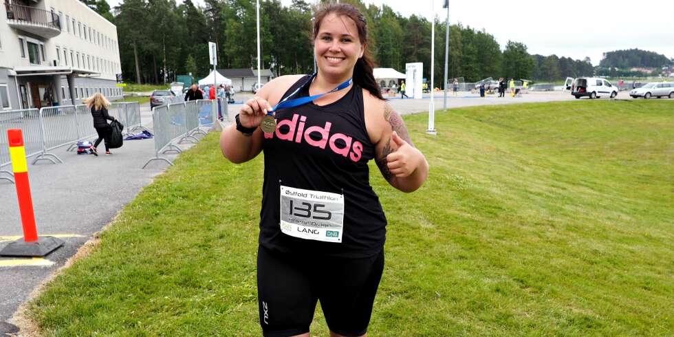FULLFØRTE TRIATHLON: Jeg klarte å fullføre Østfold Triathlon på under seks timer som var målet mitt. Jeg kom sist i mål, men jeg fullførte, mens mange andre trakk seg. Jeg er så stolt av meg selv, skrev Helene Drage på Kamille Puls' Instagram-konto etter målgang. FULLFØRTE TRIATHLON: Jeg klarte å fullføre Østfold Triathlon på under seks timer som var målet mitt. Jeg kom sist i mål, men jeg fullførte, mens mange andre trakk seg. Jeg er så stolt av meg selv, skrev Helene Drage på Kamille Puls' Instagram-konto etter målgang.