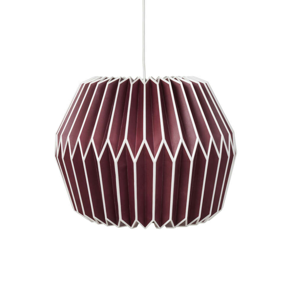 Papirlampe fra Broste Copenhagen, kr 549. Papirlampe fra Broste Copenhagen, kr 549.