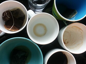 HVERDAGSPROBLEM: Å rydde vekk sine skitne kaffekopper fra fellesarealer og møterom er visst vanskeligere enn man tror. HVERDAGSPROBLEM: Å rydde vekk sine skitne kaffekopper fra fellesarealer og møterom er visst vanskeligere enn man tror.