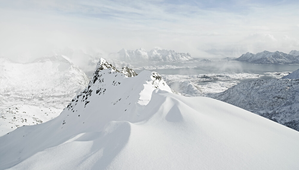 VIL DU STÅ PÅ SKI I FANTASTISKE OMGIVELSER MED GORE-TEX?: Meld deg på - kanskje du trekker vinnerloddet i konkurransen om å være Norges ambassadør på GORE-TEX® Experience Tour Ride and Surf i Lofoten. VIL DU STÅ PÅ SKI I FANTASTISKE OMGIVELSER MED GORE-TEX?: Meld deg på - kanskje du trekker vinnerloddet i konkurransen om å være Norges ambassadør på GORE-TEX® Experience Tour Ride and Surf i Lofoten.